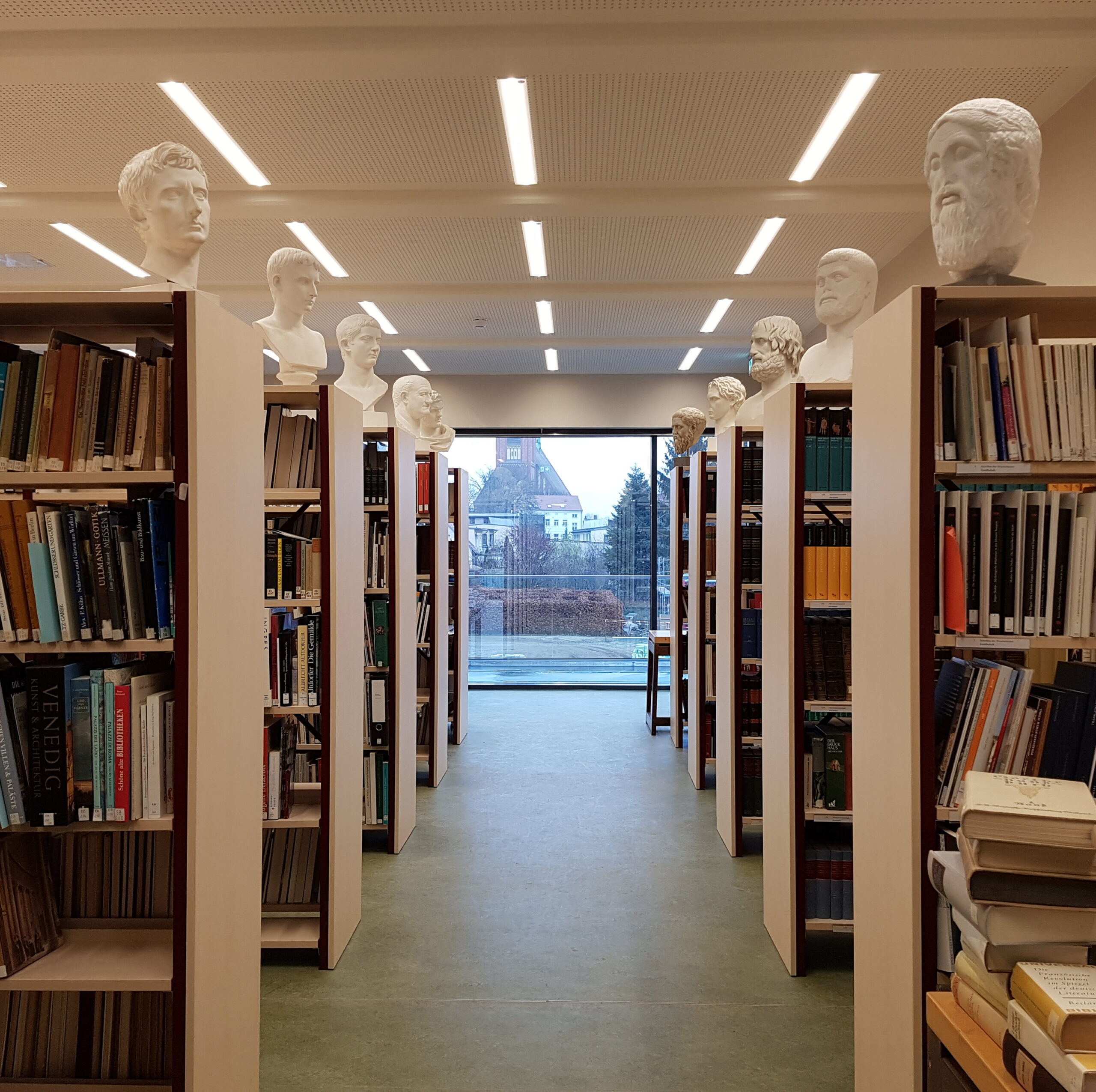 Frauenfrühstück und Bibliotheksführung
